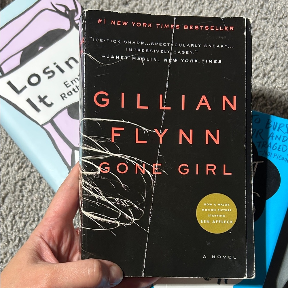 Set of 4 Popular Novels - Picture 6 of 9